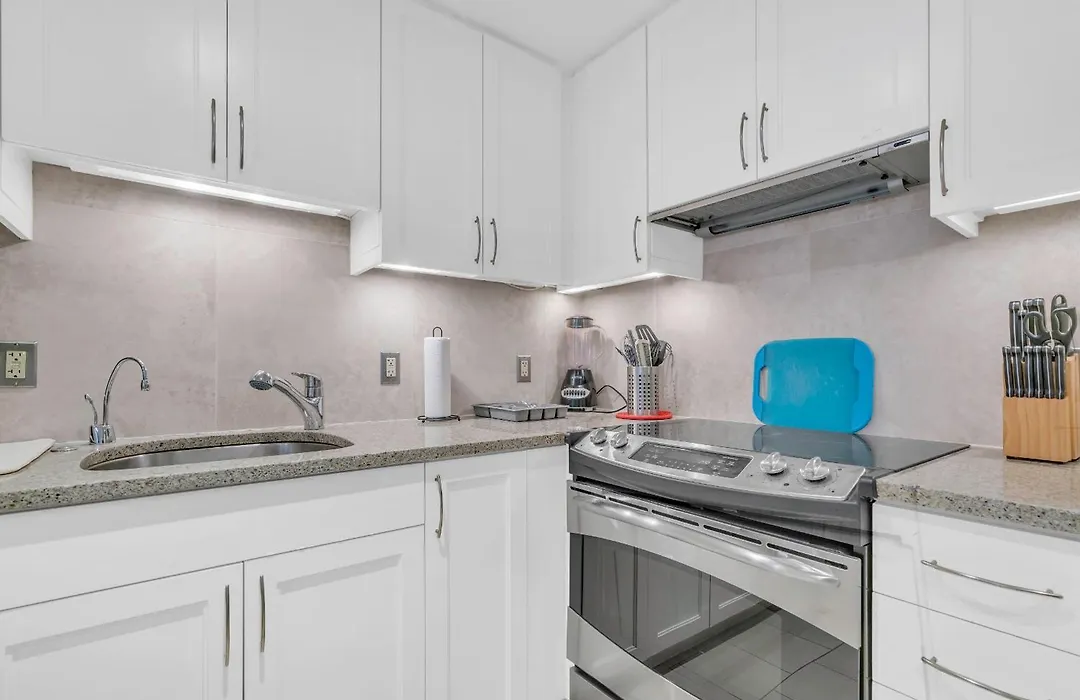Heaven On Washington Fully Furnished Apartments-1